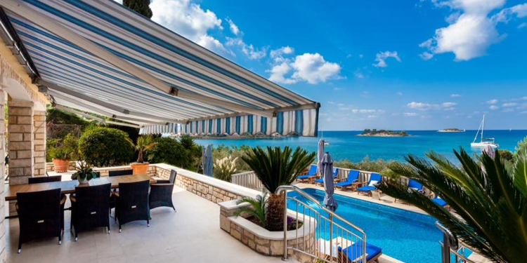 Beachfront Villa Gradina